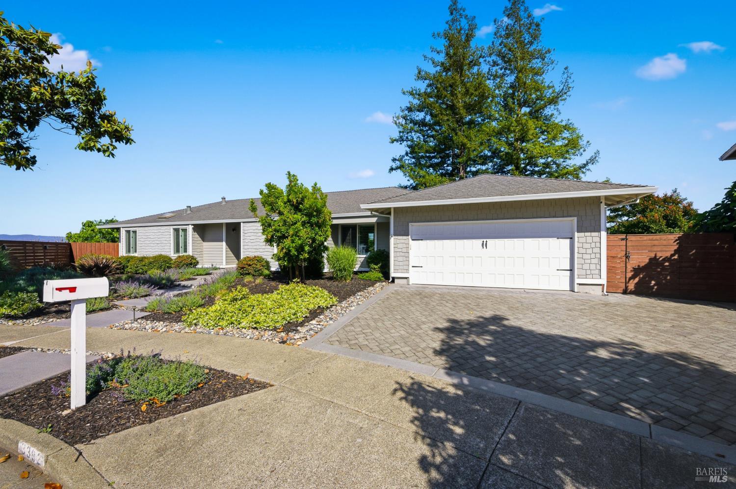 3392 Royal Court