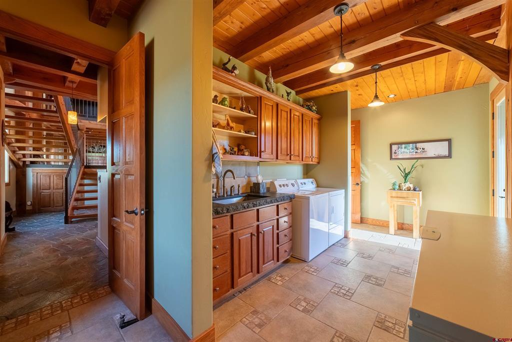 935 Mountain Memories Ln