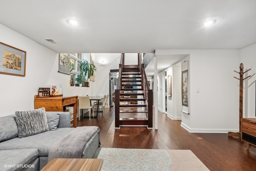 656 W Buckingham Place Unit: 1E