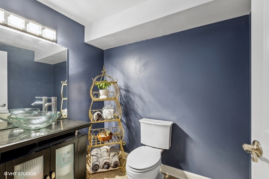 656 W Buckingham Place Unit: 1E