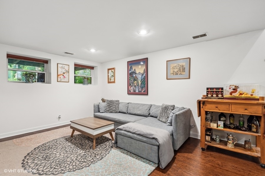 656 W Buckingham Place Unit: 1E