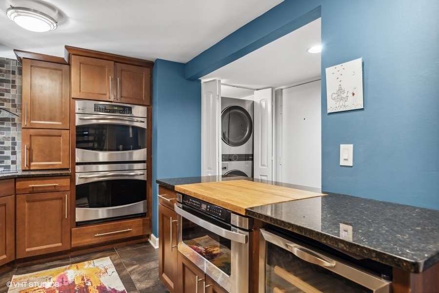 656 W Buckingham Place Unit: 1E