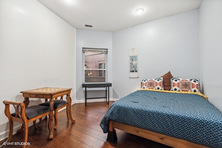 656 W Buckingham Place Unit: 1E