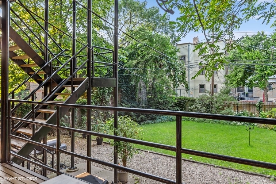 656 W Buckingham Place Unit: 1E