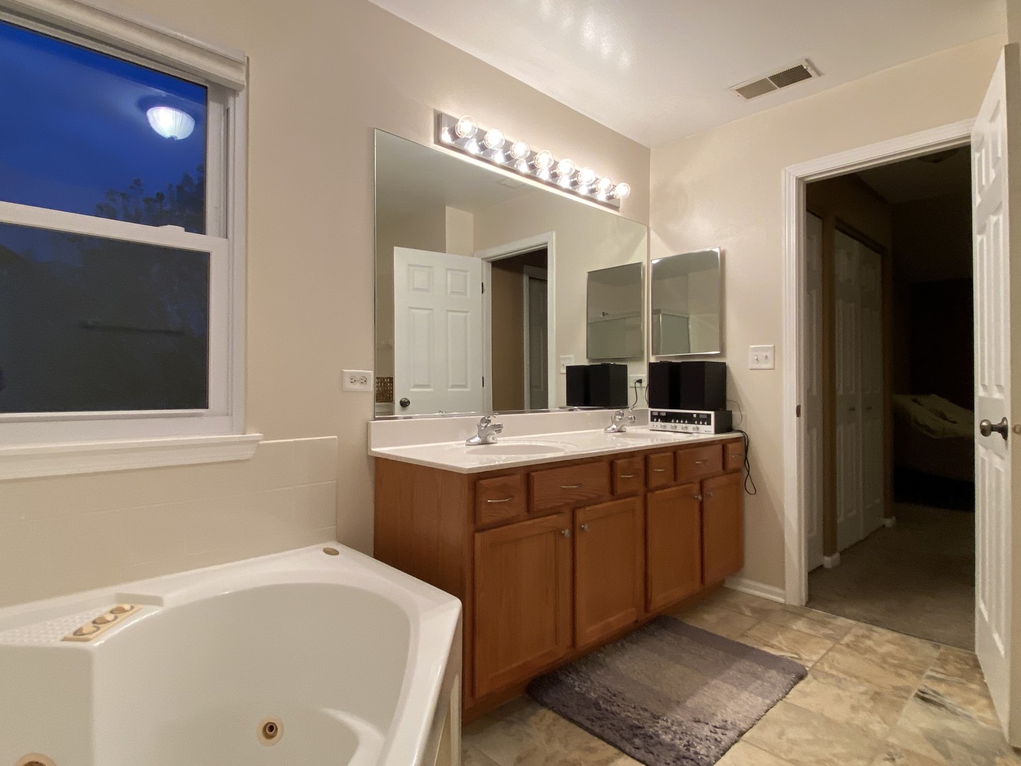 1522 S Fallbrook Drive