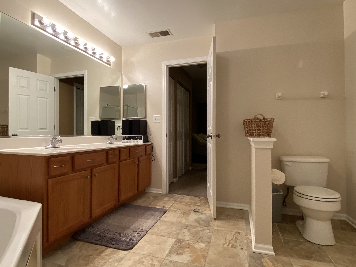 1522 S Fallbrook Drive