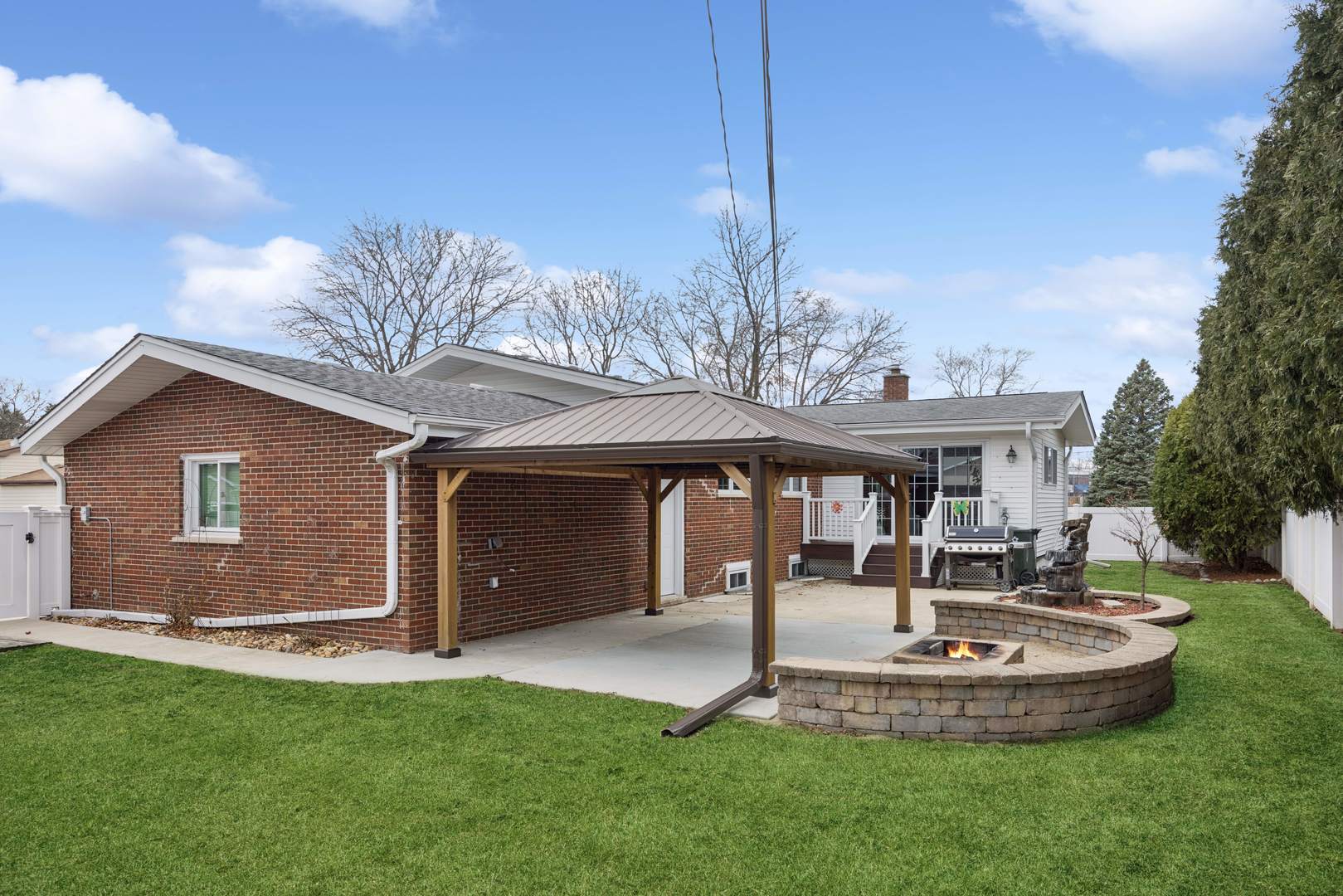 402 E Highland Avenue