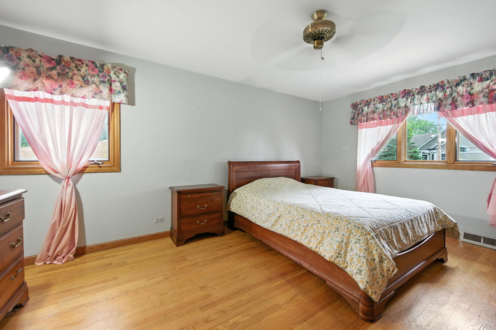 826 S Roosevelt Avenue