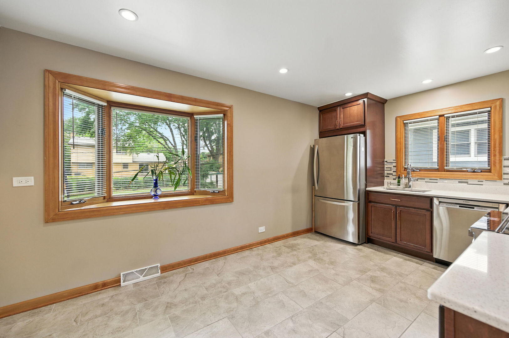 826 S Roosevelt Avenue