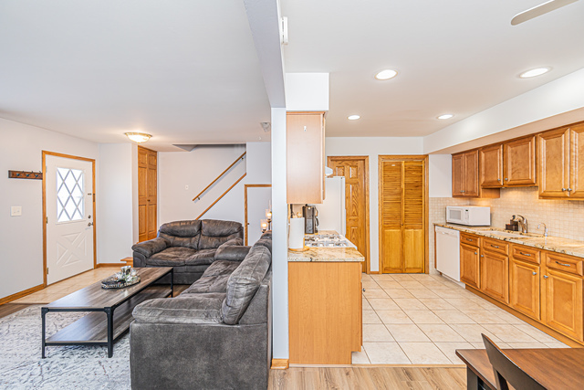 1305 Kingsbury Drive