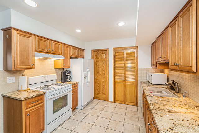 1305 Kingsbury Drive