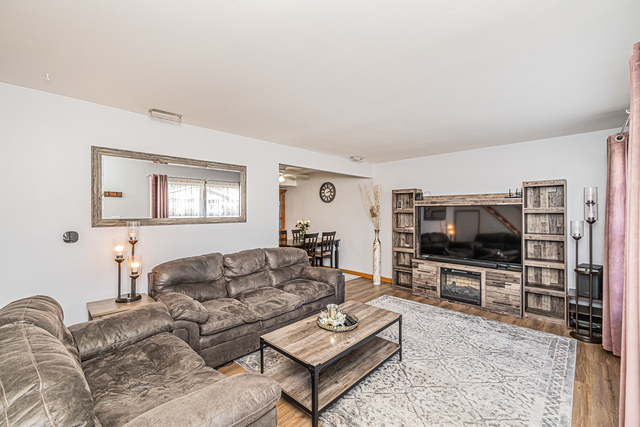 1305 Kingsbury Drive