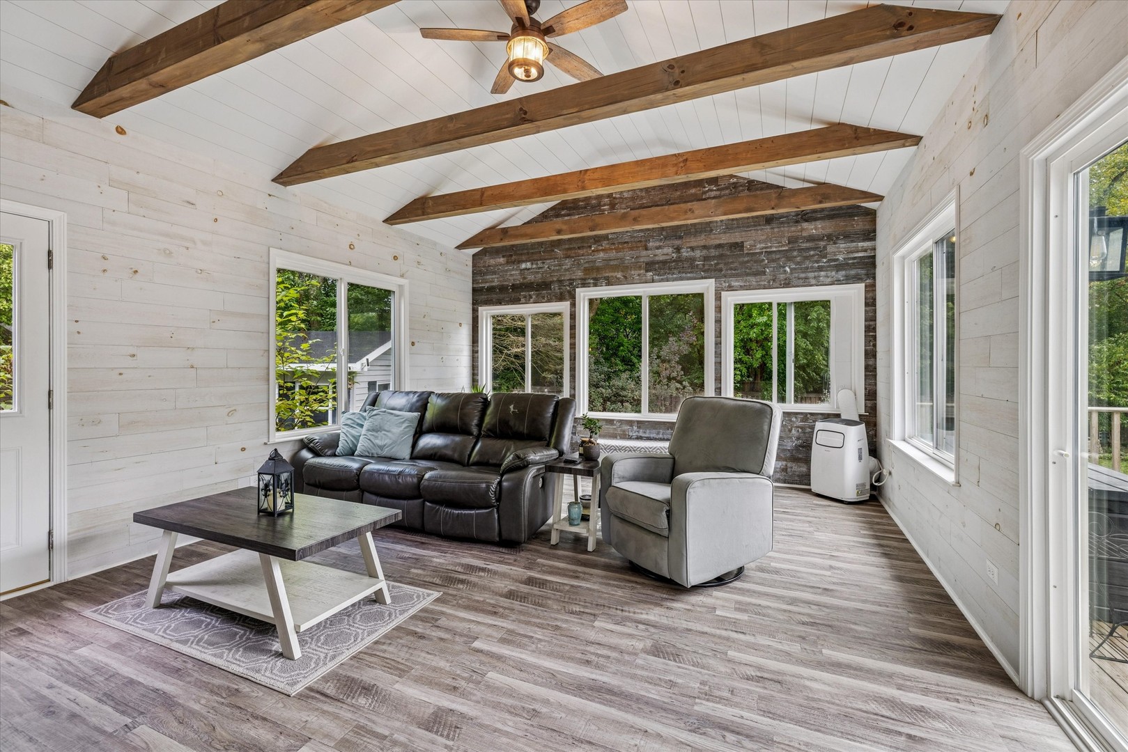 1355 N King George Court