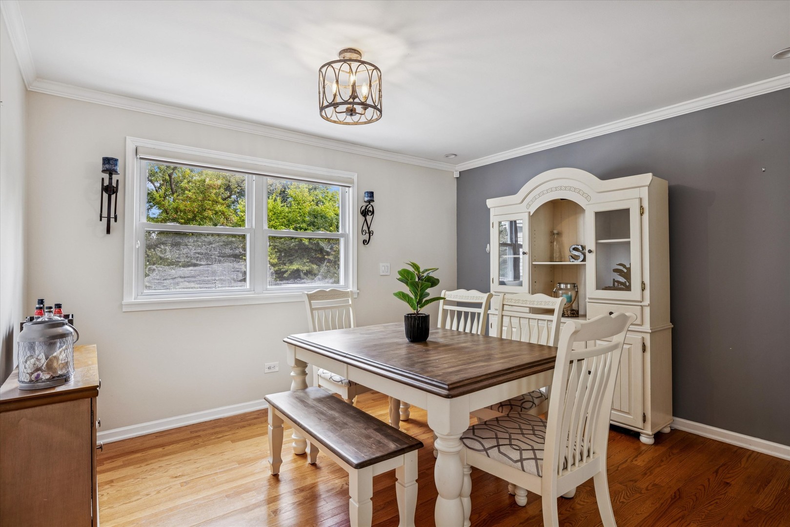 1355 N King George Court