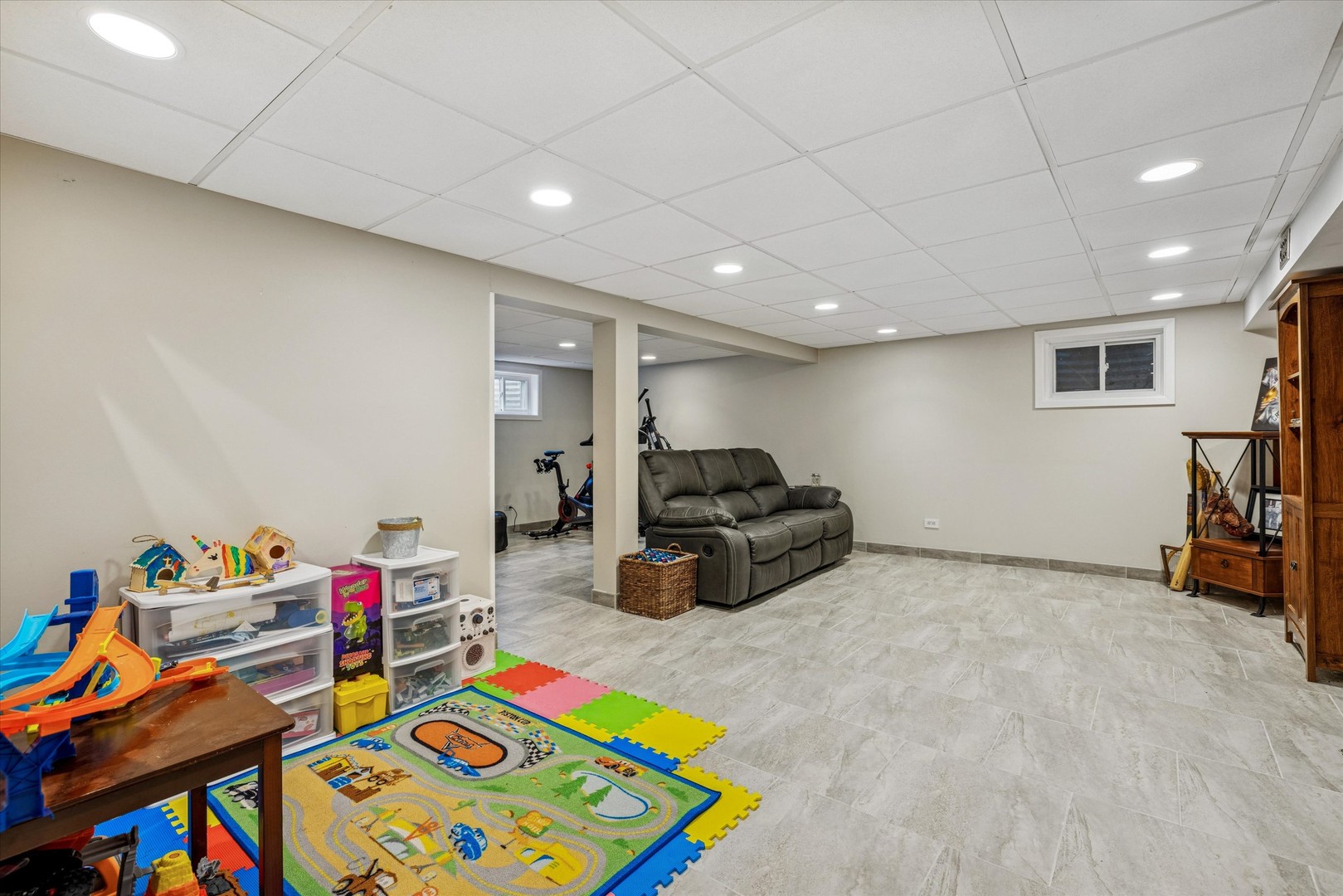 1355 N King George Court