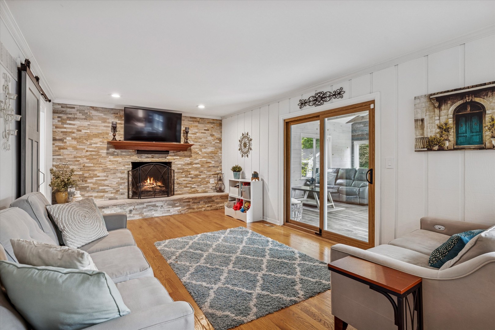 1355 N King George Court