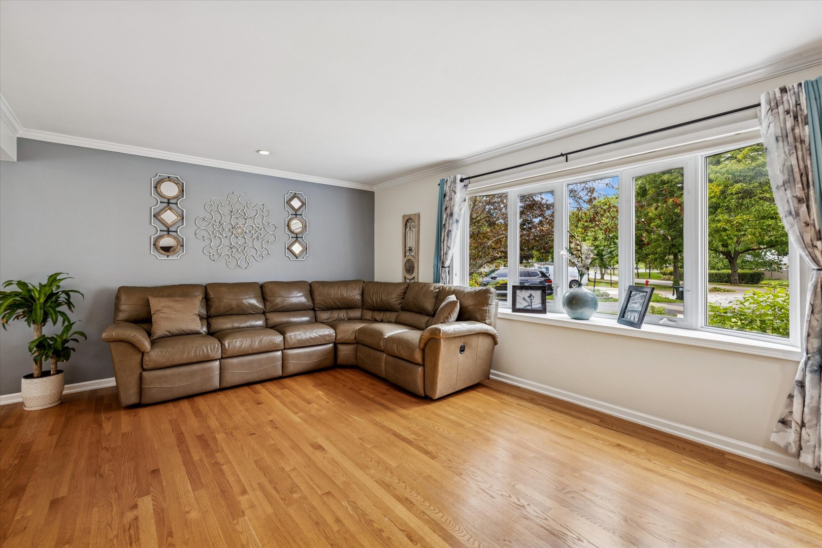 1355 N King George Court