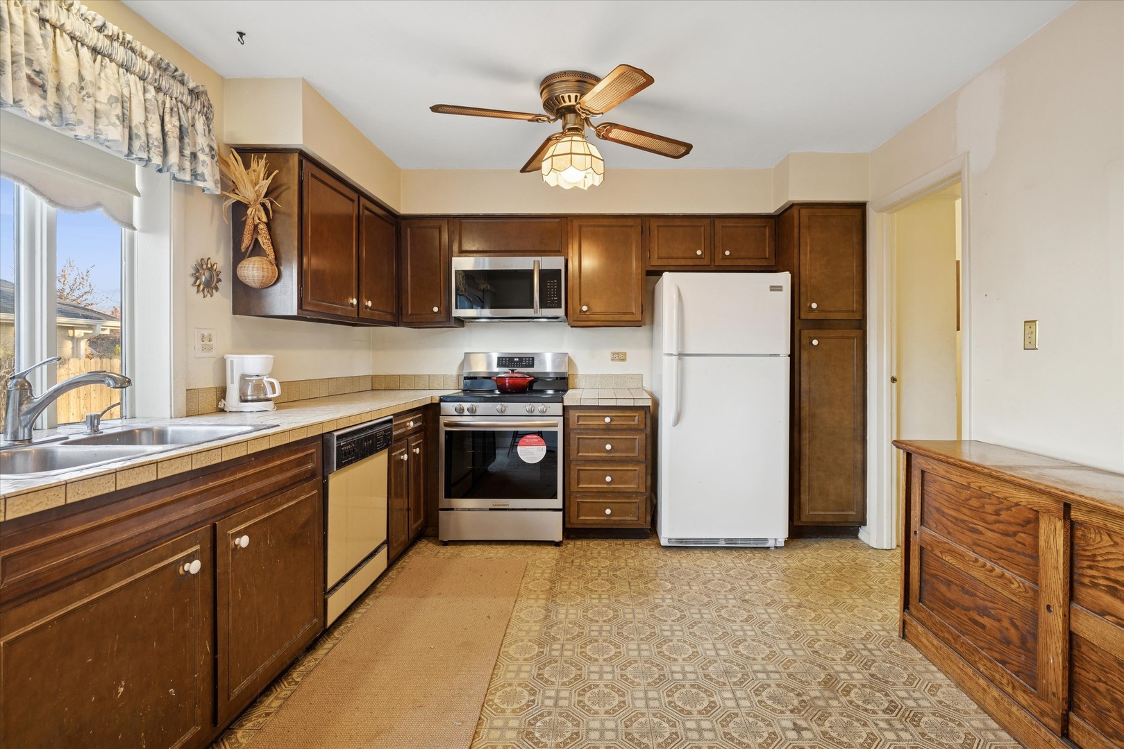 46 E Country Club Court