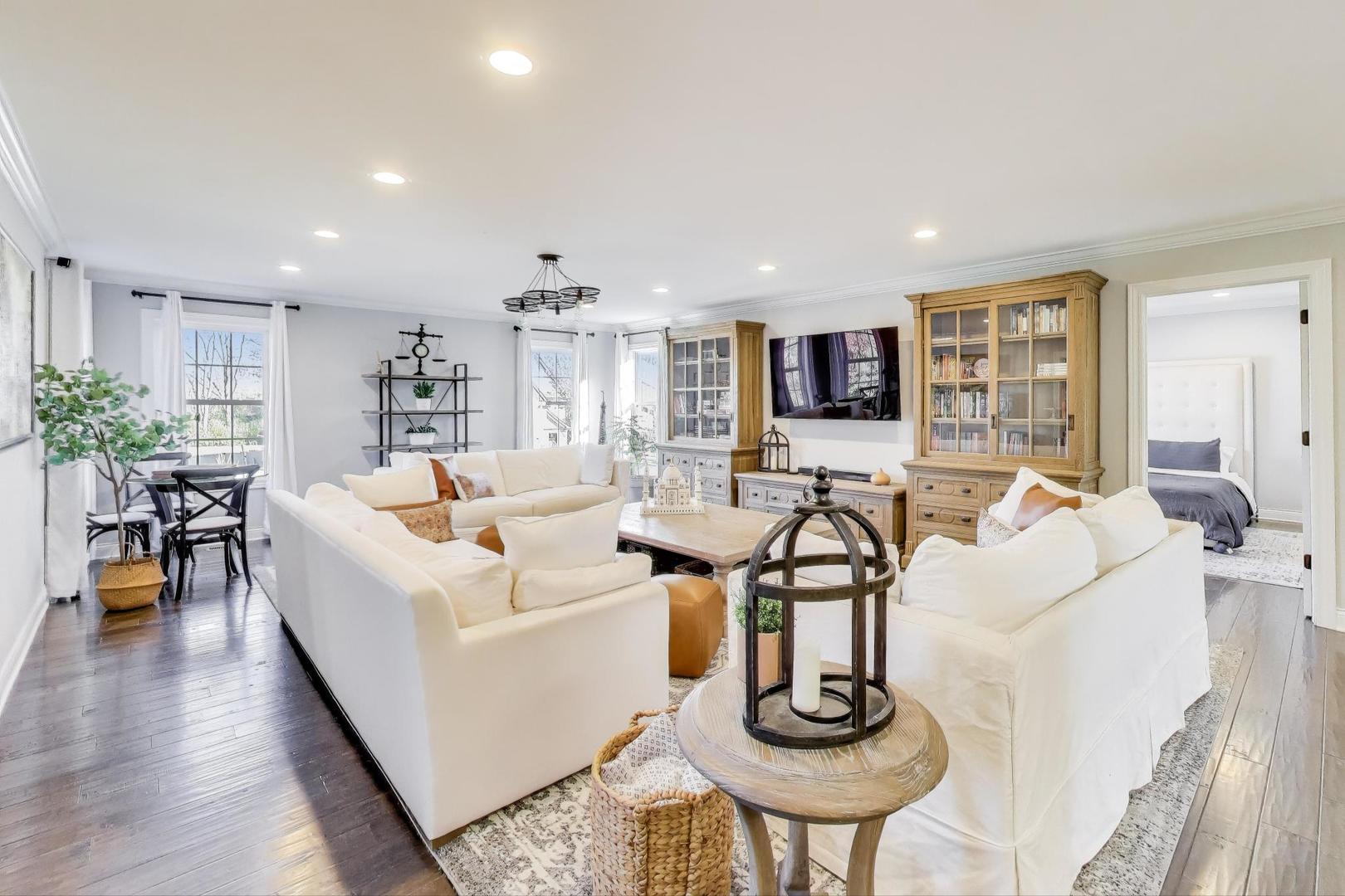 1329 E Christina Court