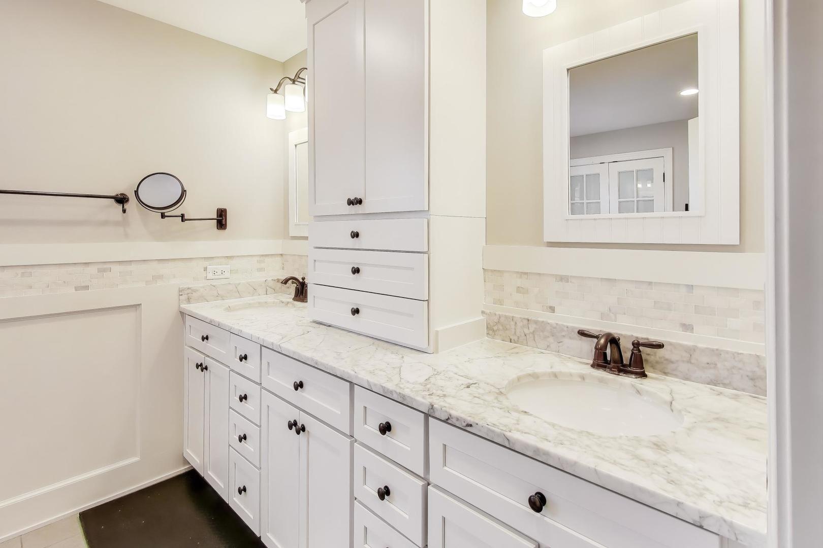 1329 E Christina Court