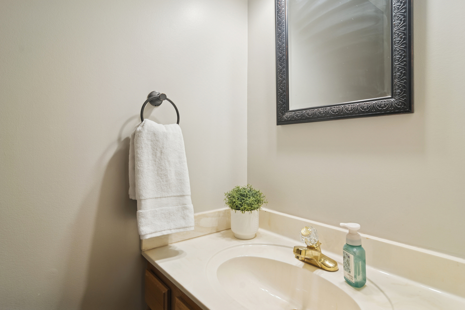 1506 N Saint Marks Place