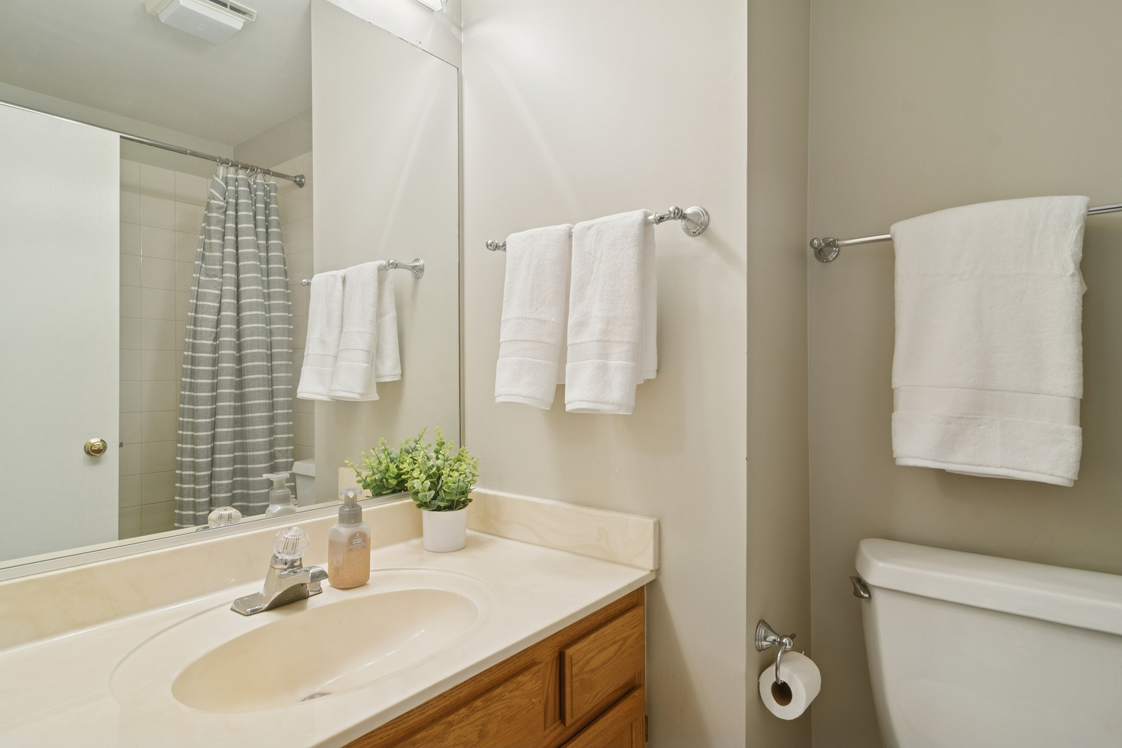 1506 N Saint Marks Place