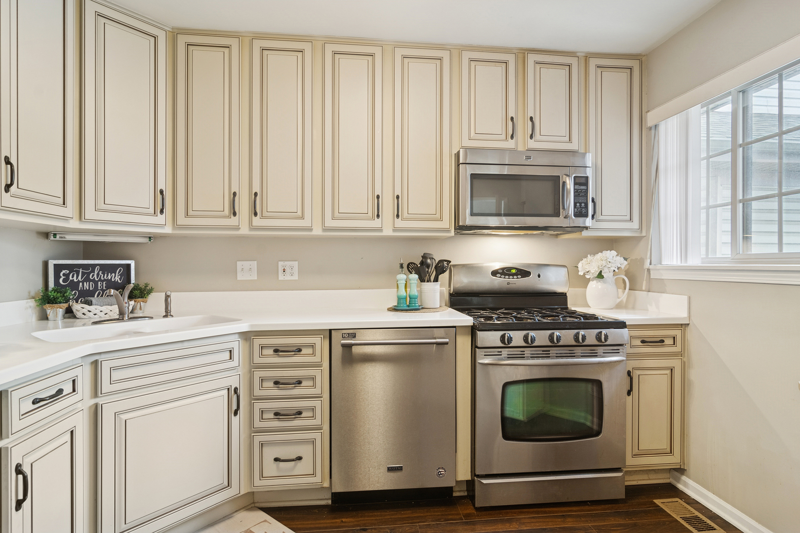 1506 N Saint Marks Place