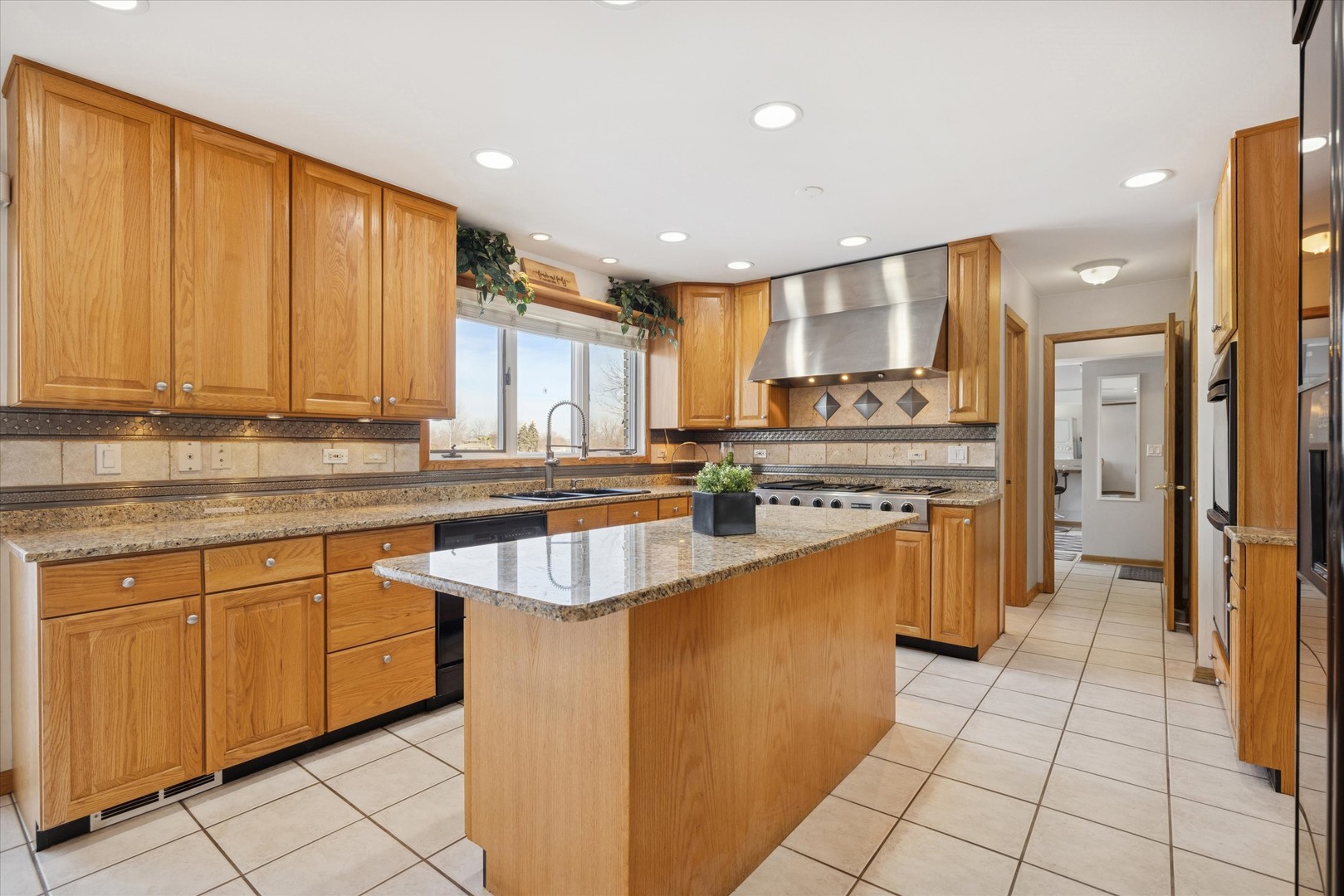 1424 E Jonquil Circle