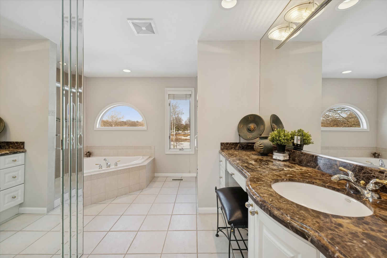 1424 E Jonquil Circle