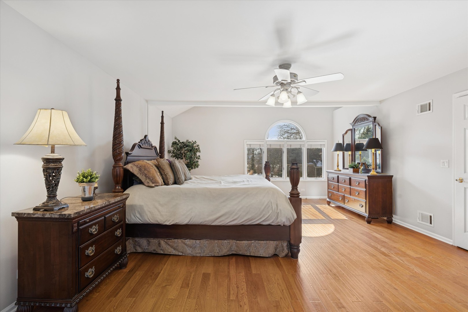 1424 E Jonquil Circle