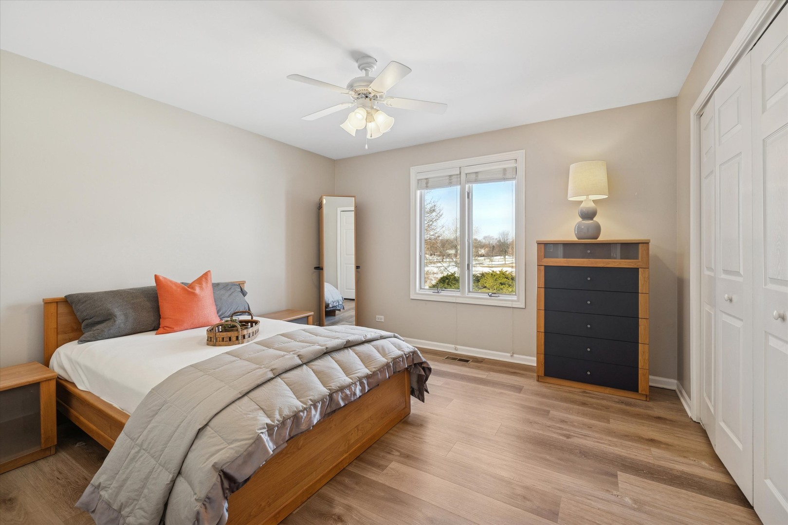 1424 E Jonquil Circle