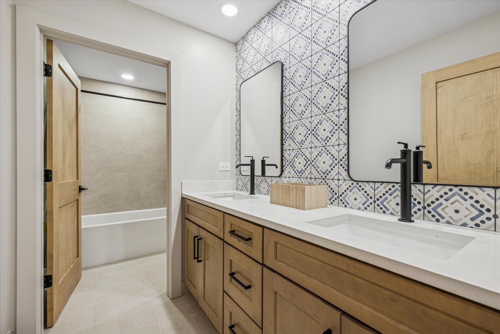 1220 N Harvard Avenue