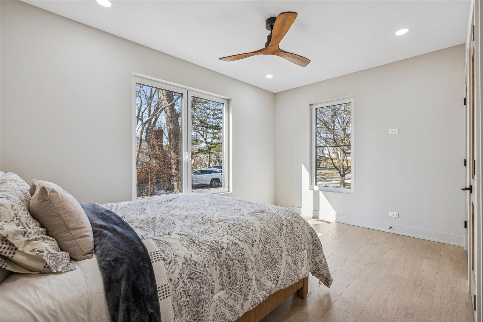 1220 N Harvard Avenue