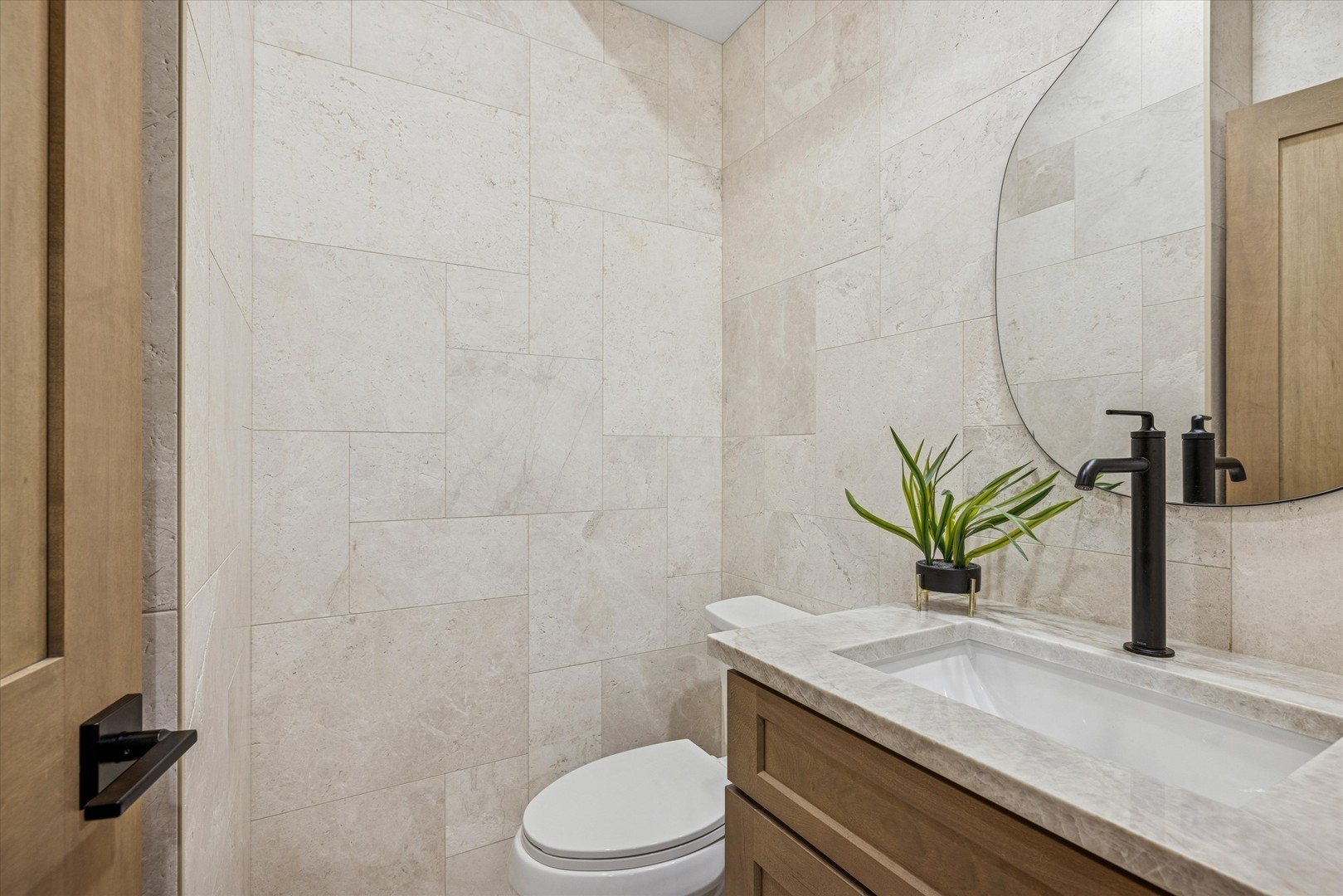 1220 N Harvard Avenue