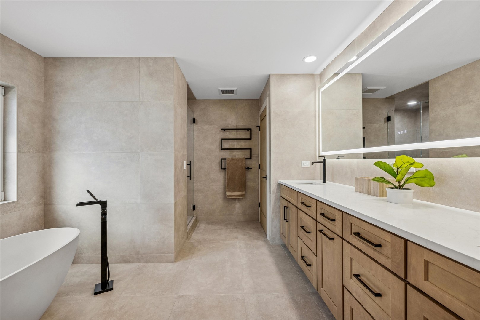 1220 N Harvard Avenue