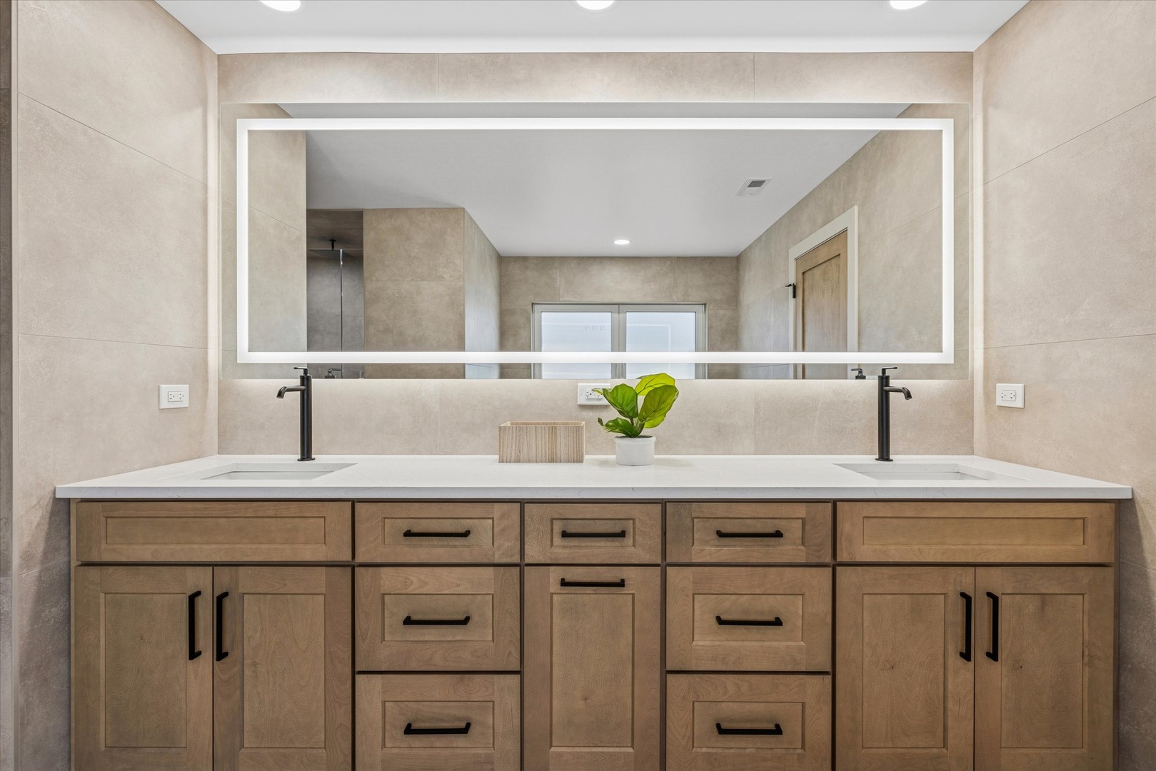 1220 N Harvard Avenue