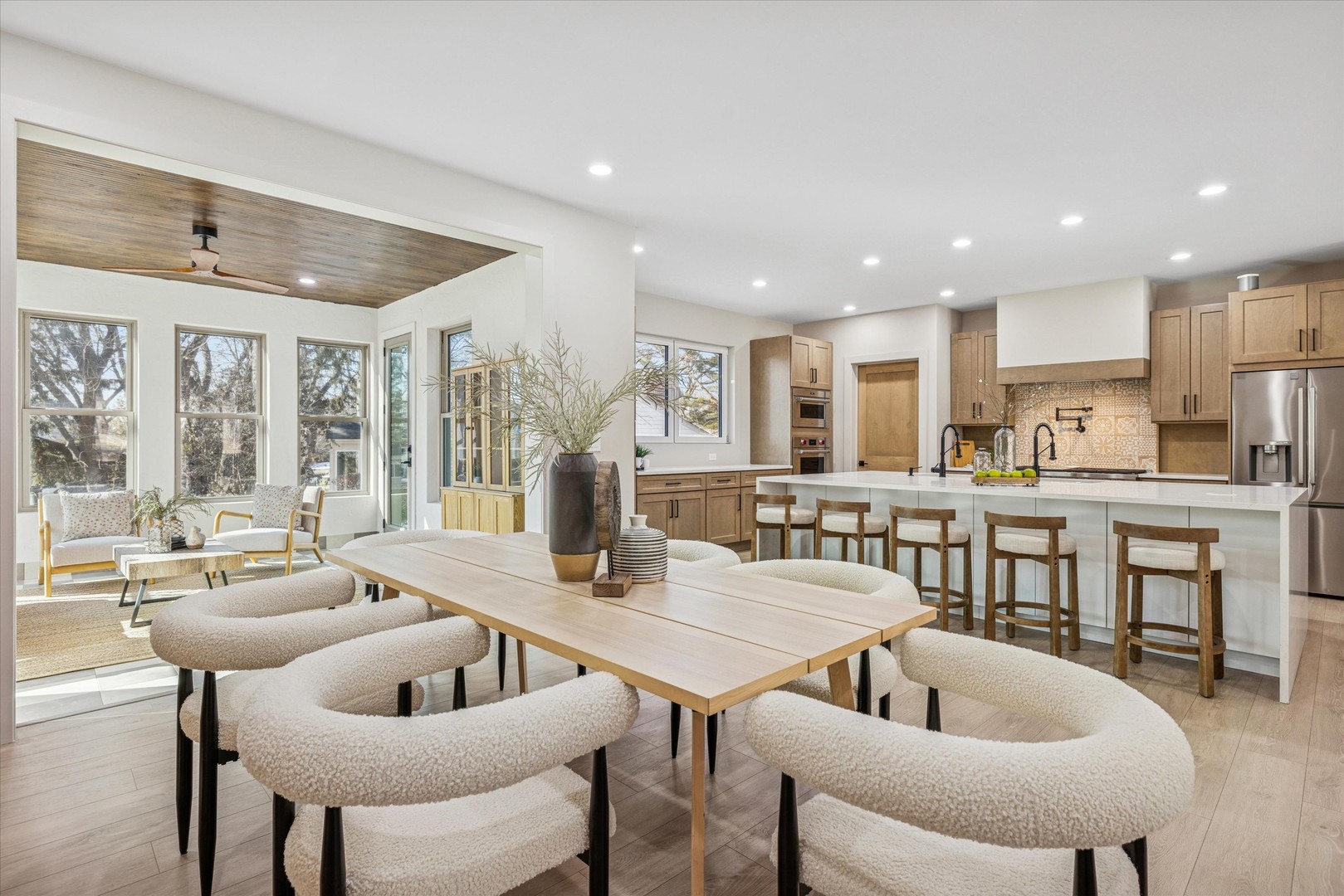 1220 N Harvard Avenue