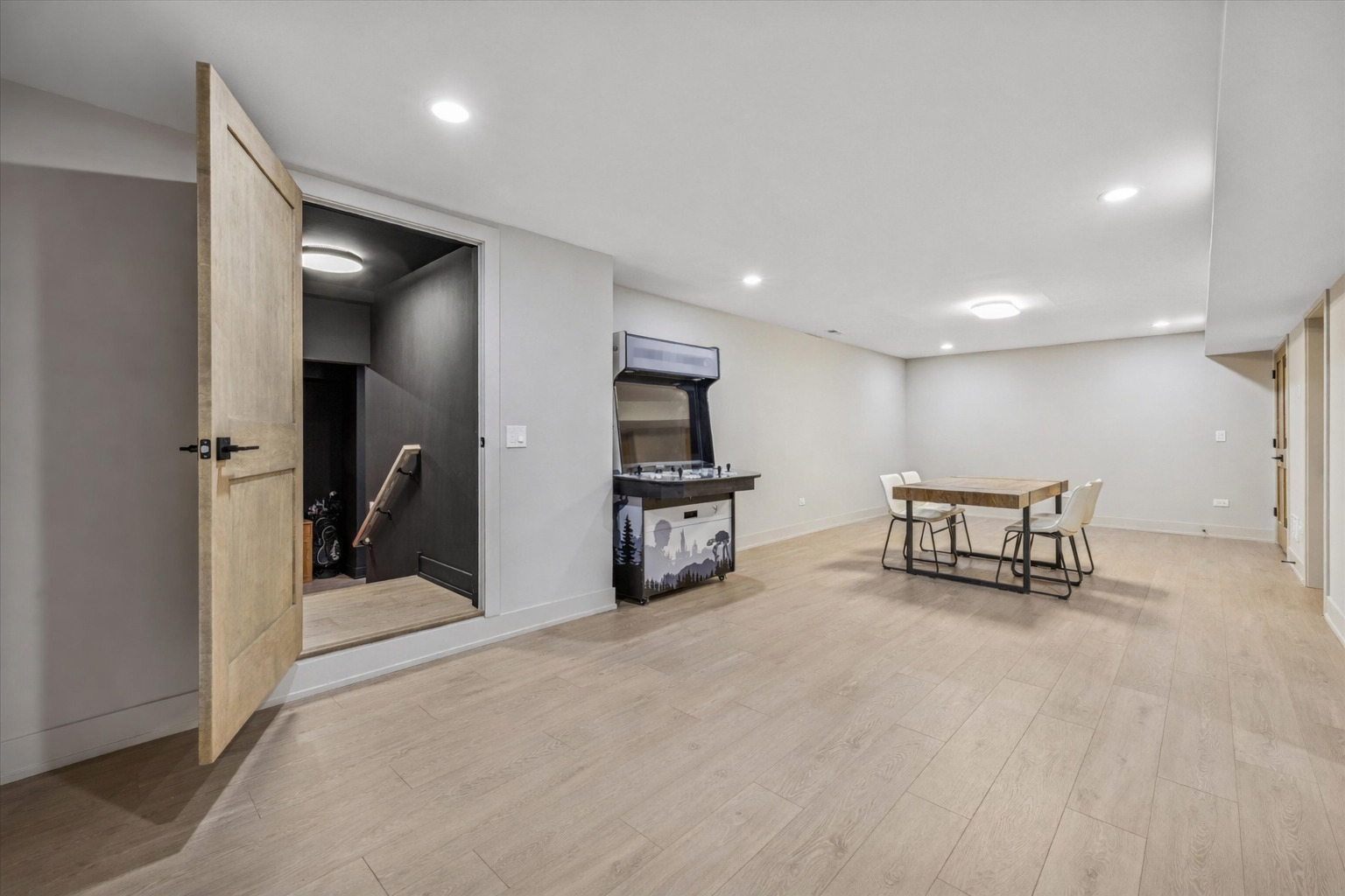 1220 N Harvard Avenue