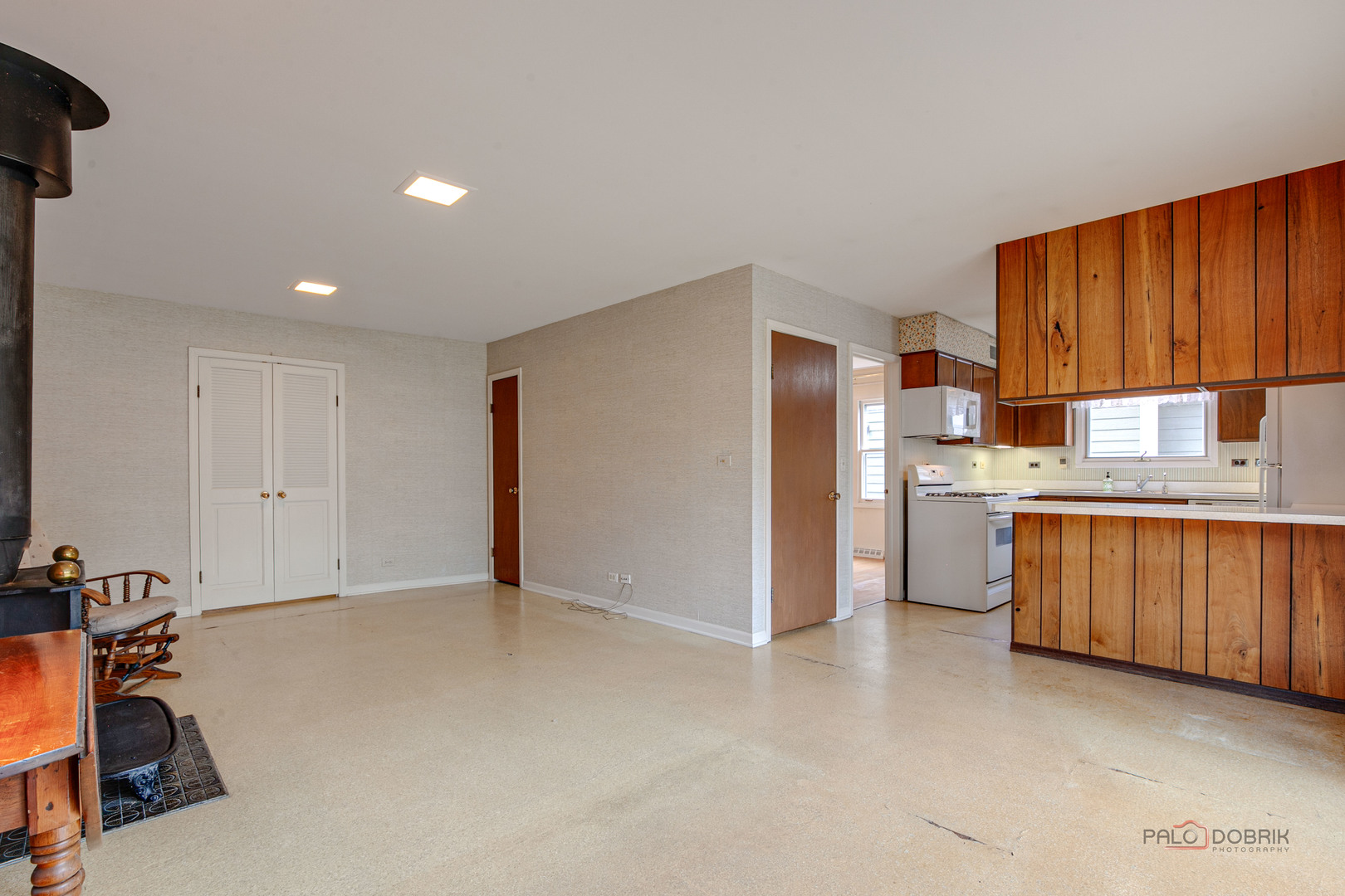 1407 N Douglas Avenue