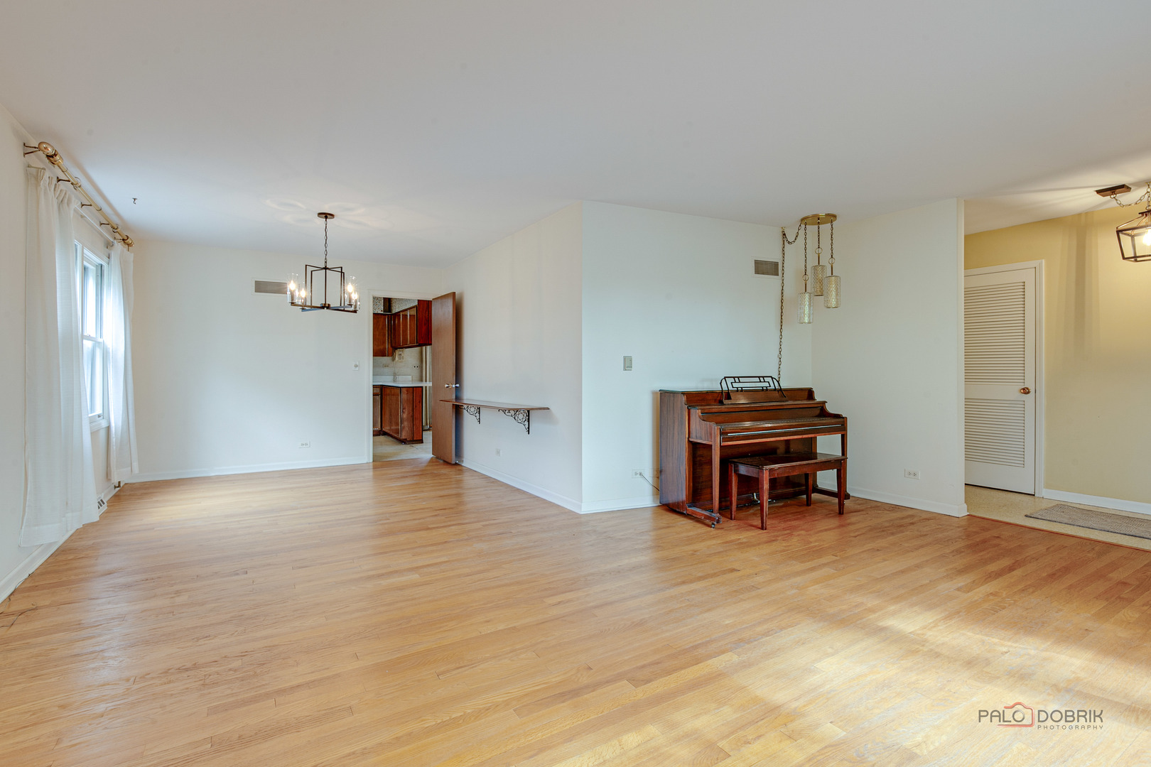 1407 N Douglas Avenue