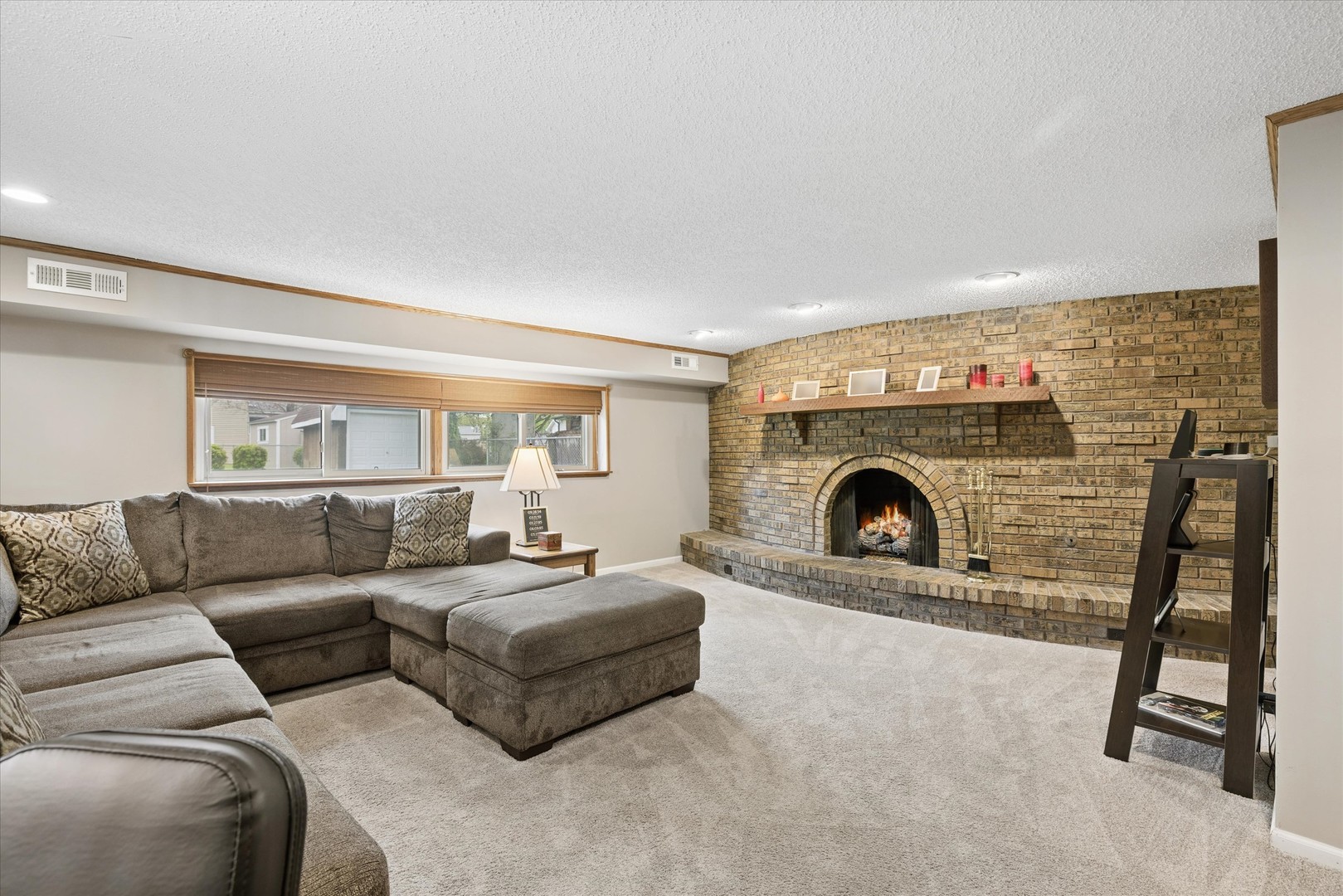 1903 E Ivy Lane