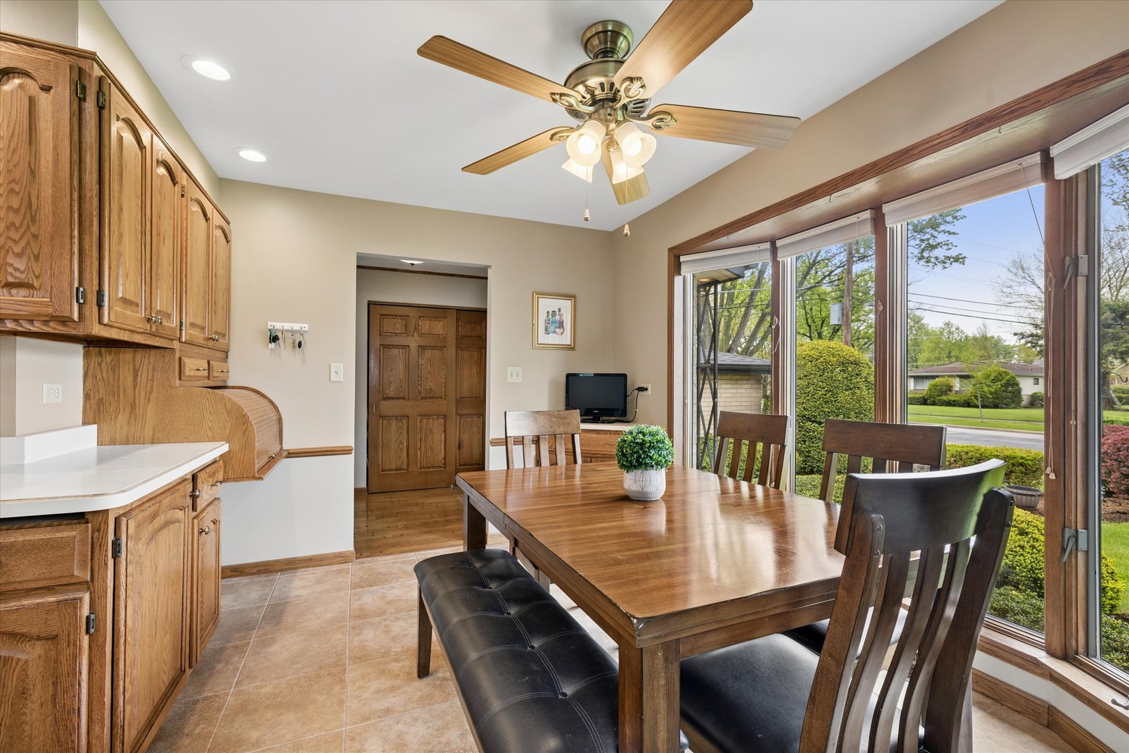 1903 E Ivy Lane