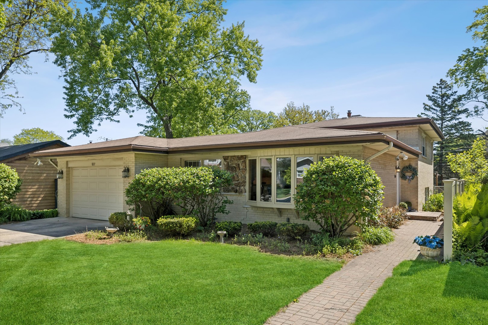 827 N Douglas Avenue