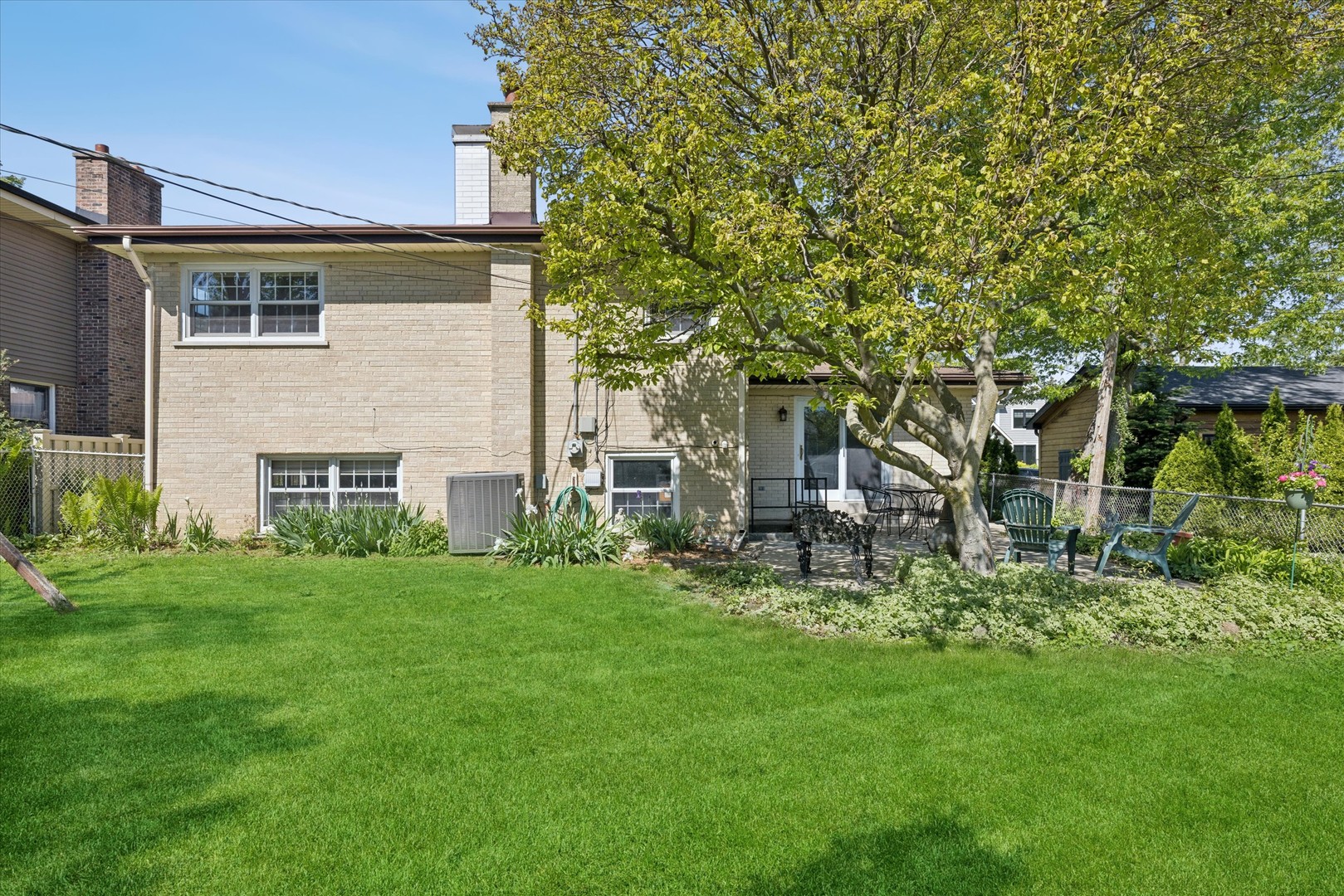827 N Douglas Avenue