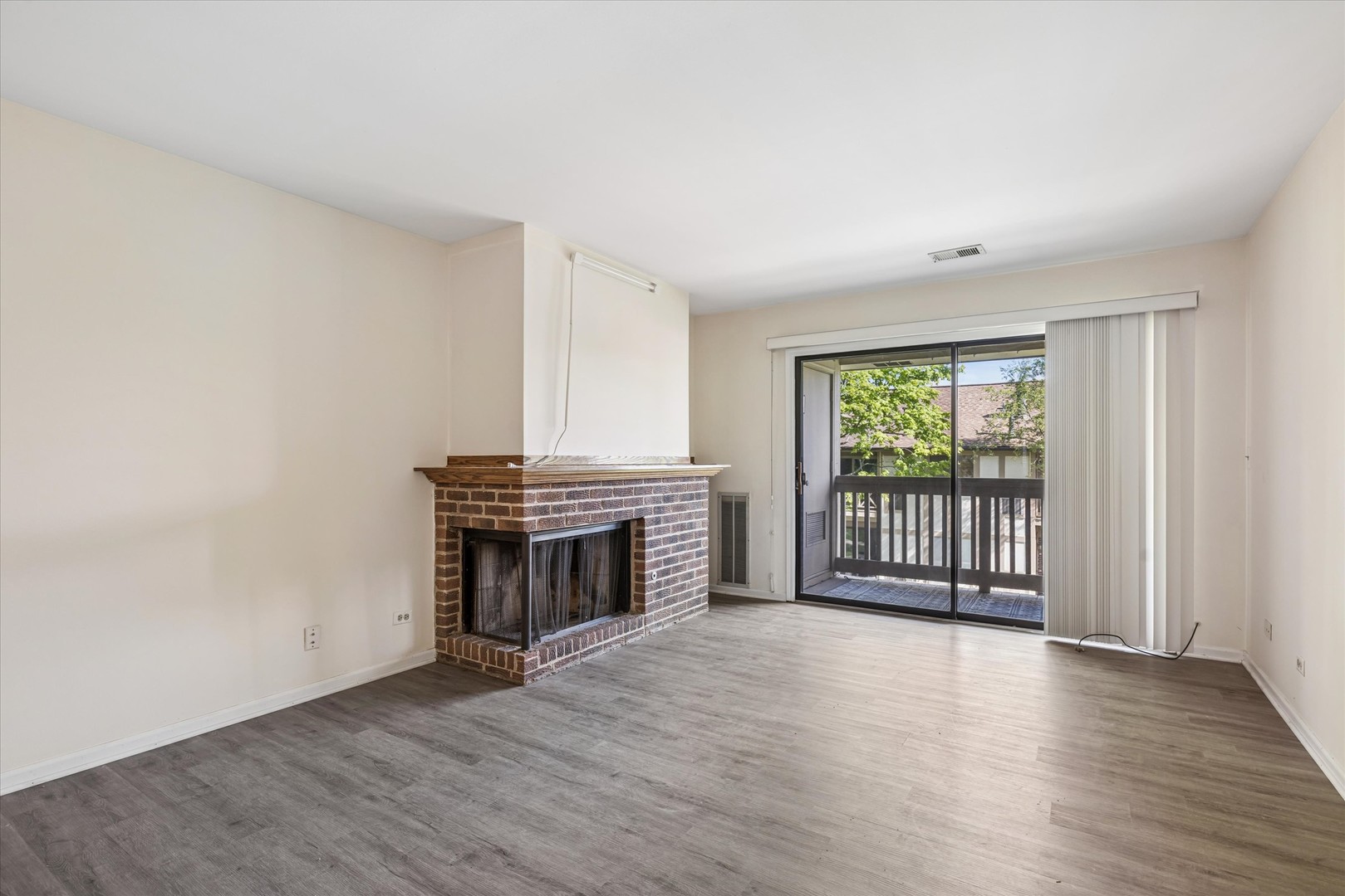 826 Thornton Court Unit: 2AL