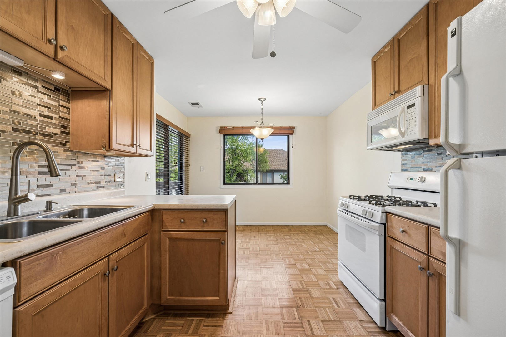 826 Thornton Court Unit: 2AL