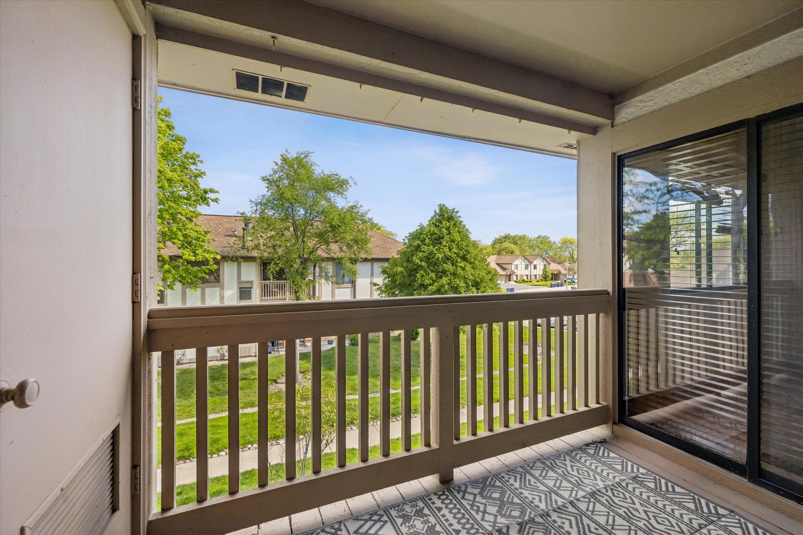826 Thornton Court Unit: 2AL