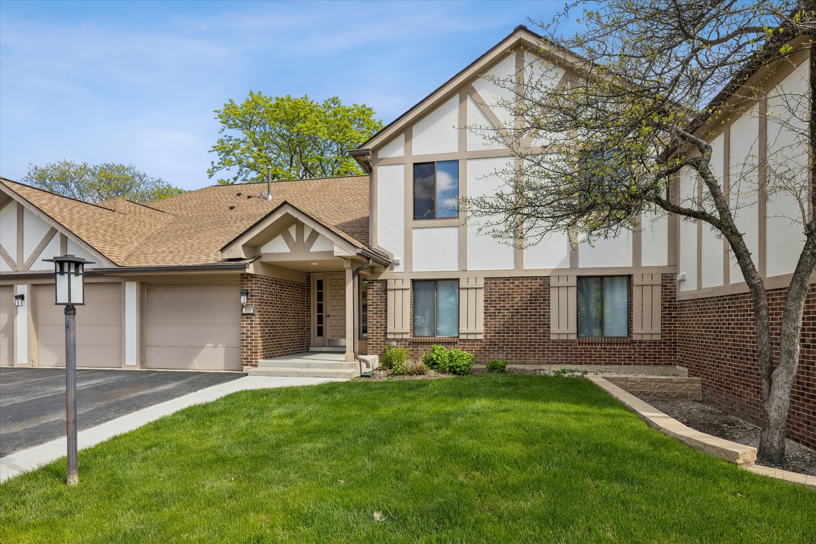 826 Thornton Court Unit: 2AL