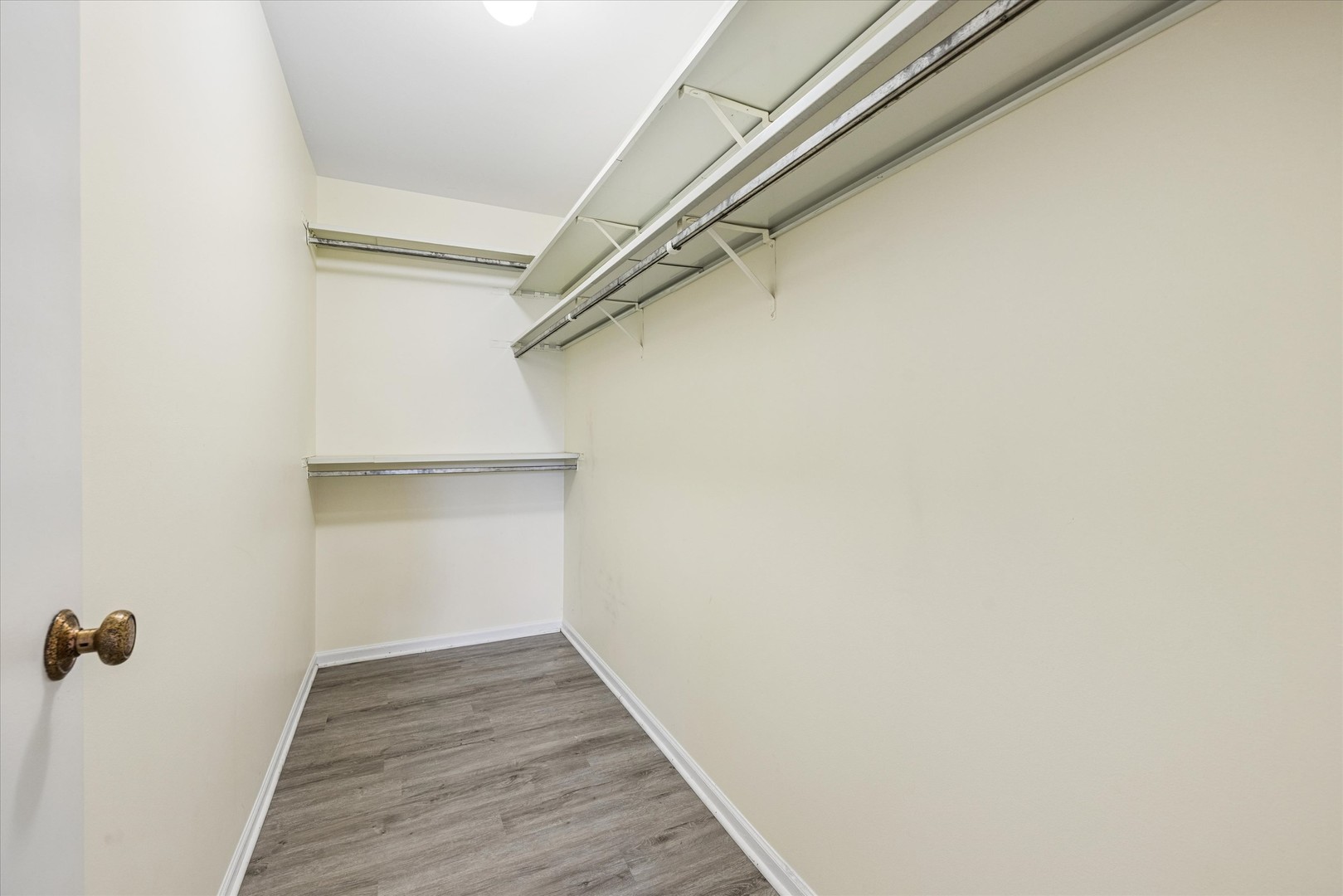 826 Thornton Court Unit: 2AL