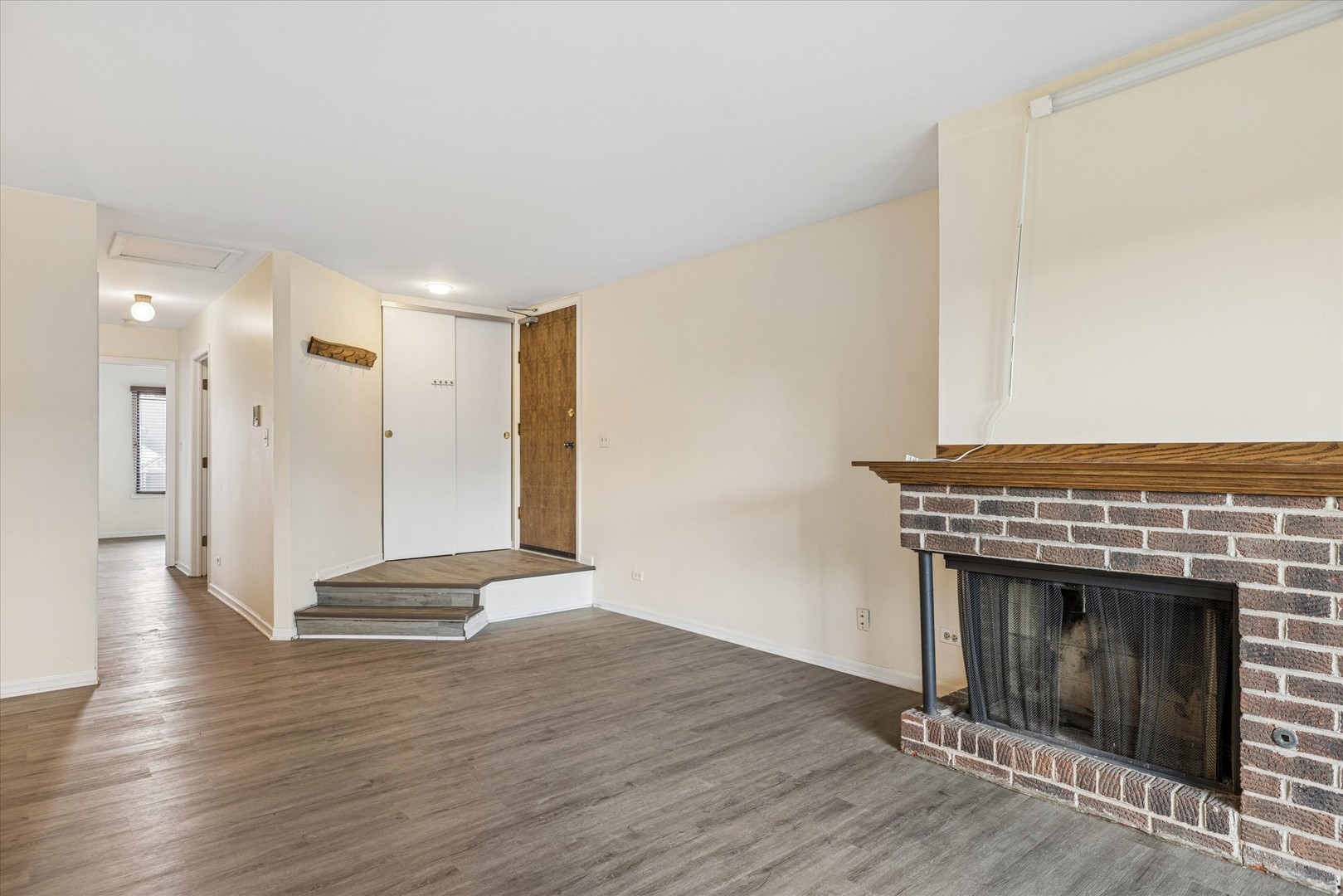 826 Thornton Court Unit: 2AL